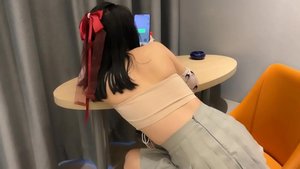 Phim sex cố em vừa ngoại tình vừa nhắn tin với chồng ở nhà – Phim Sex Trung Quốc